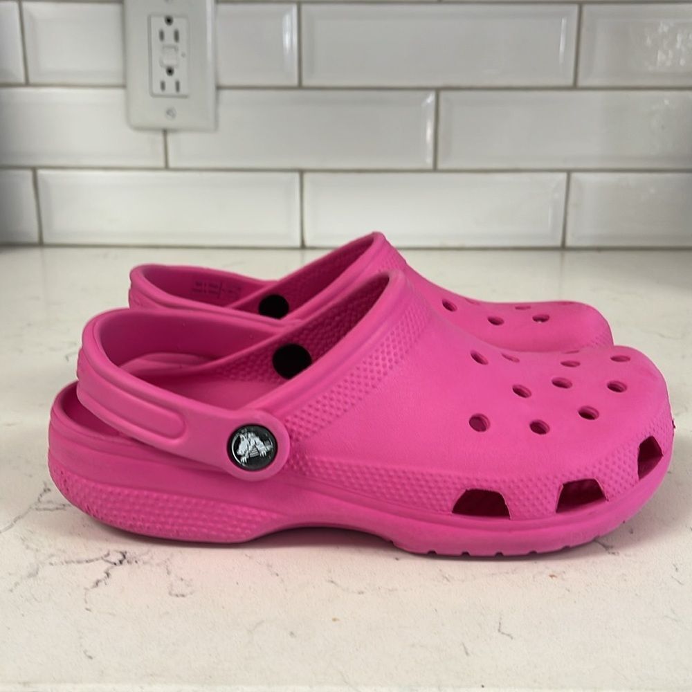 Crocs Classic Clog Size Junior 4 Pink , Barbie Pink, Bubble Gum Pink - Picture 13 of 16